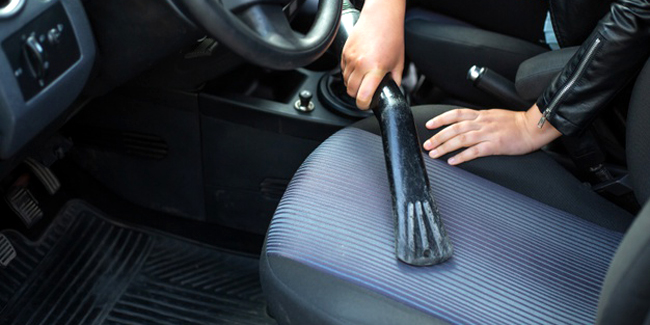 Comment nettoyer les sièges de voiture en tissu ?